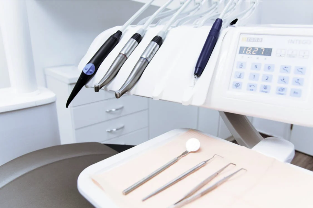 Listino prezzi impianti dentali: quanto costa un impianto dentale?